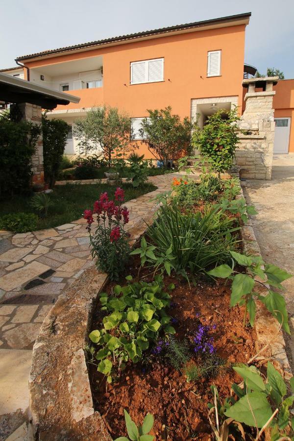 Apartment Valmas *